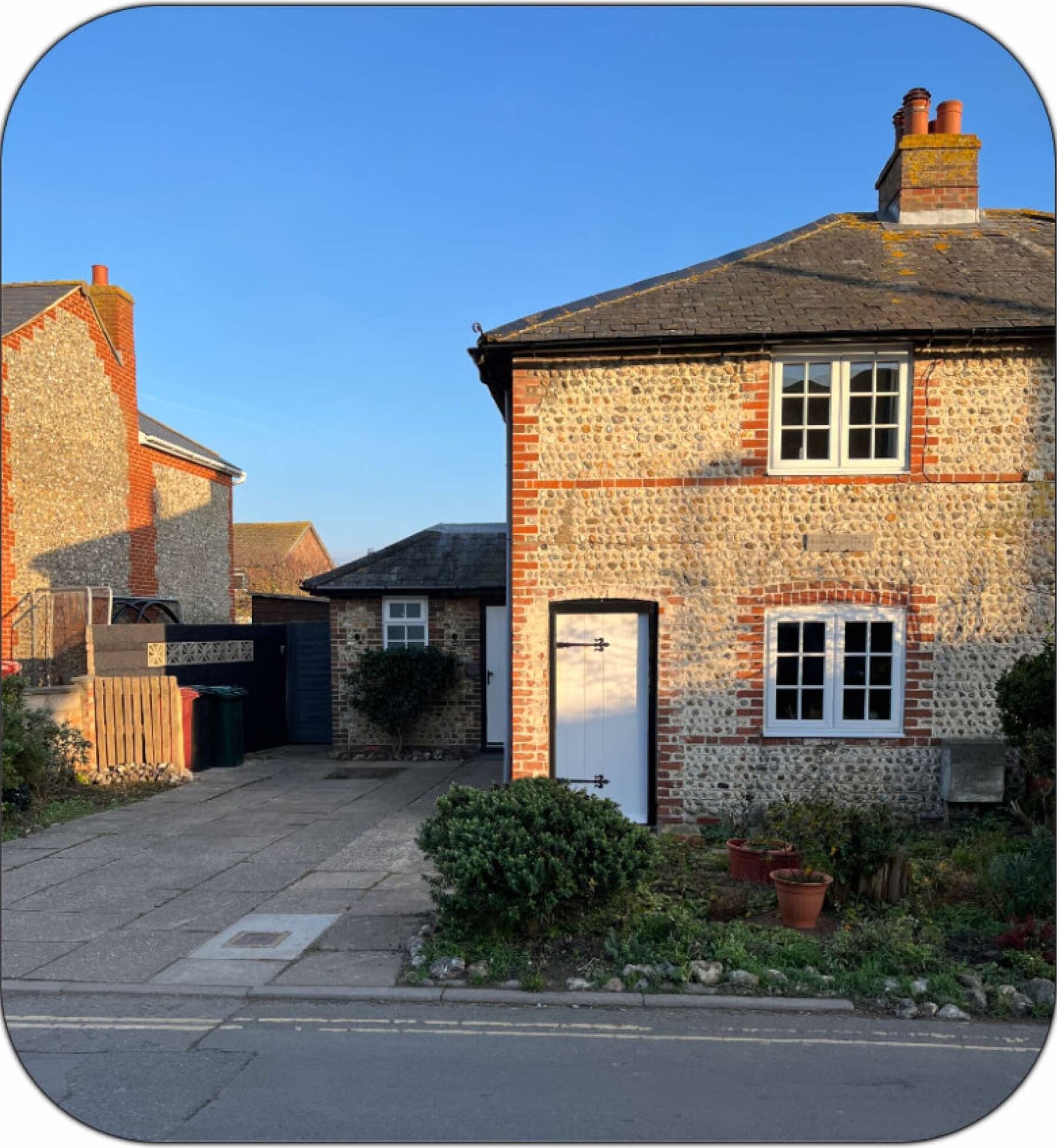 The flint front of Tamarisk Cottage on Shore Road, East Wittering